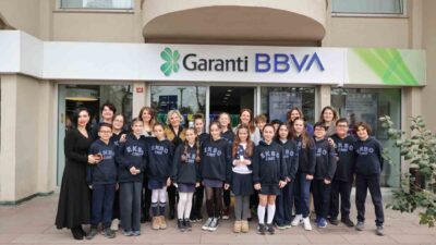 Garanti BBVA, öğrencilerin finansal okuryazarlık becerilerini desteklemek ve bankacılık dünyasını