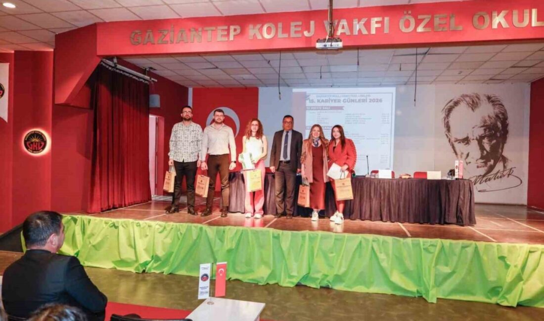 Gaziantep Kolej Vakfı Özel Liseleri’nde düzenlenen kariyer günleri etkinliklerine katılan