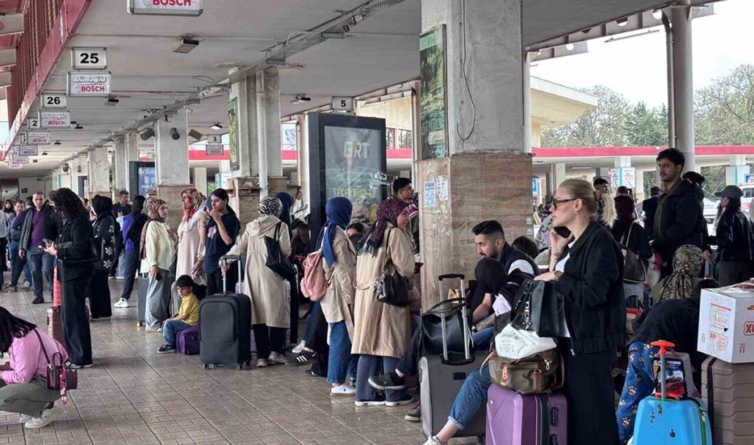 Gaziantep Şehirlerarası Otobüs Terminali’nde Kurban Bayramı tatili dolayısıyla yoğunluk başladı.