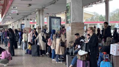 Gaziantep Şehirlerarası Otobüs Terminali’nde Kurban Bayramı tatili dolayısıyla yoğunluk başladı.