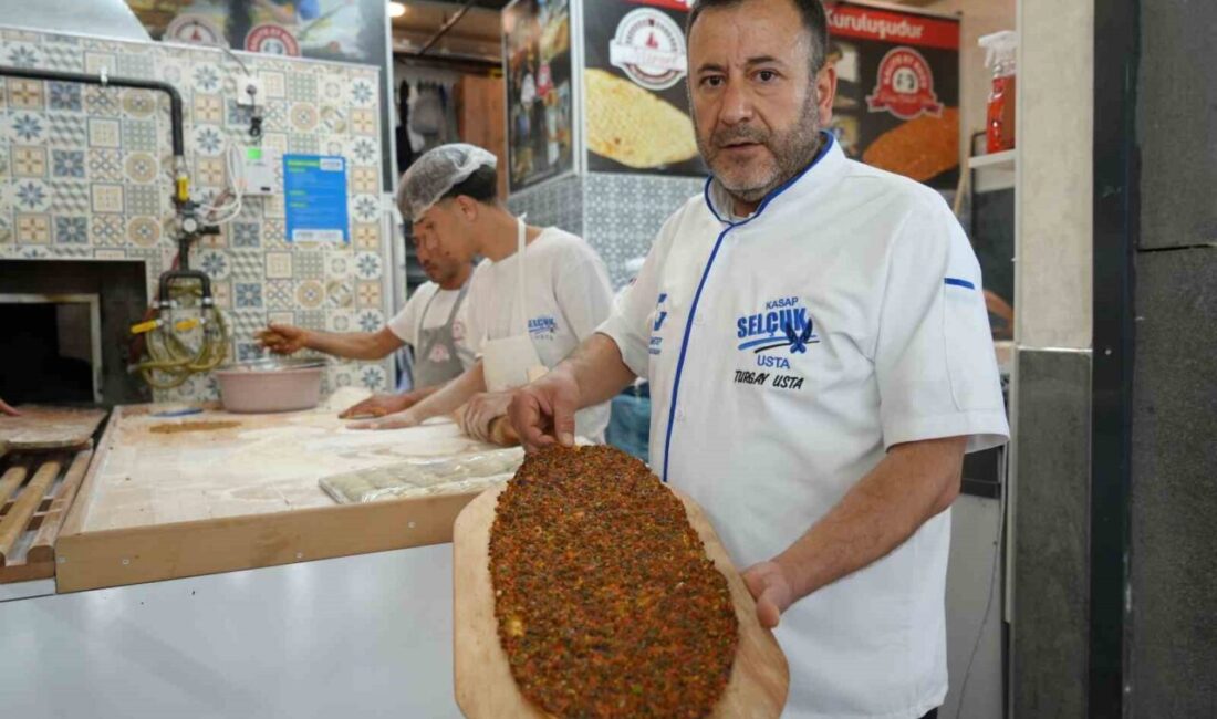 Gaziantep’in tescilli lezzetlerinden lahmacun, 180 TL’den satışa sunuluyor. Gaziantep’in tescilli