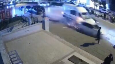 Gaziantep’te vakaya giden ambulansın da karıştığı zincirleme trafik kazasında 3