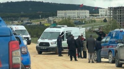 Gaziantep’te bir şahıs, ormanlık alanda park halinde duran araçta başından