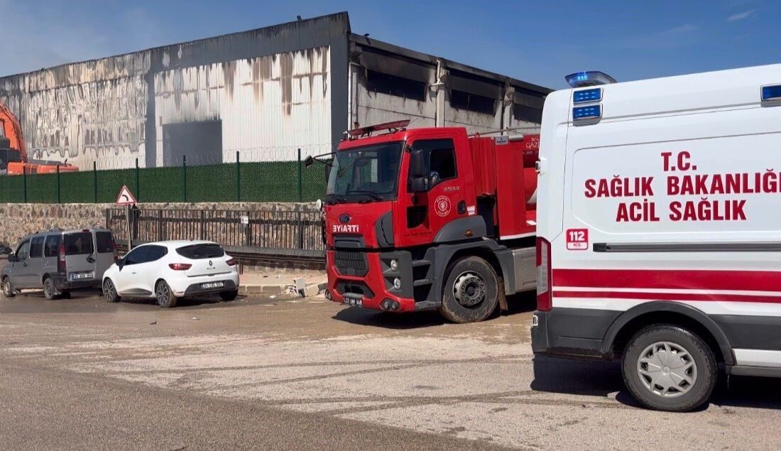 Gaziantep’te mobilya fabrikasında çıkan yangın, itfaiye ekiplerinin müdahalesiyle sabah saatlerine