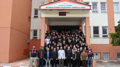 Gaziantep’te jandarma ekiplerince lise öğrencilerine jandarma mesleği ile ilgili bilgilendirici