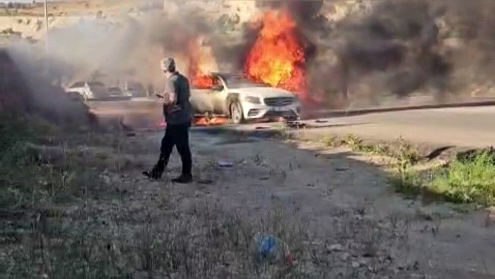 Gaziantep’in Nizip ilçesinde bayram ziyaretinden dönenlerin bulunduğu seyir halindeki lüks