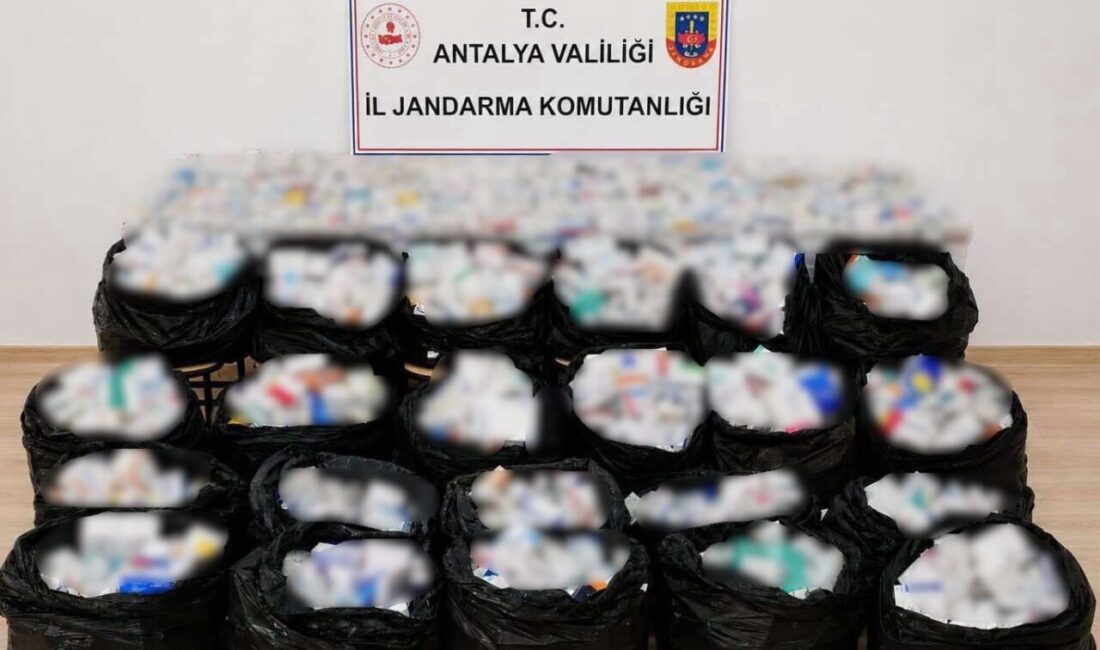 Antalya’nın Gazipaşa ilçesinde düzenlenen uyuşturucu operasyonunda 164 bin adet sentetik