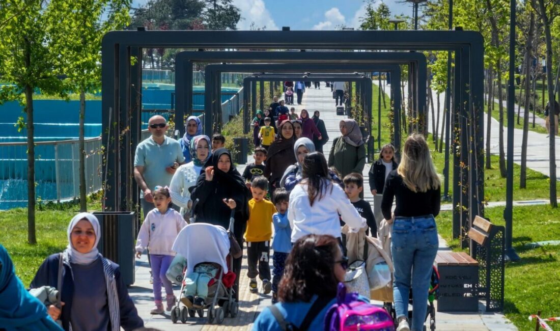 Gebze Millet Bahçesi, baharın gelişiyle birlikte yürüyüş yolları, biyolojik göleti,