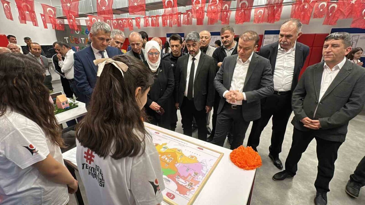 Çorum’un Alaca ilçesinde düzenlenen fuarda öğrenciler, bir boyunca hazırladığı projeceler