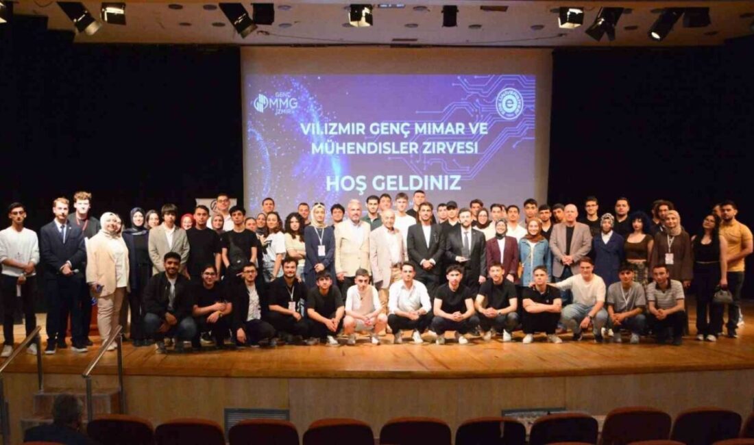 7. İzmir Genç Mimar ve Mühendisler Zirvesinde konuşan Ege Üniversitesi