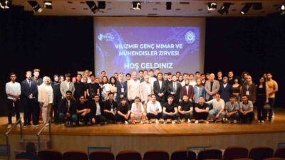 7. İzmir Genç Mimar ve Mühendisler Zirvesinde konuşan Ege Üniversitesi