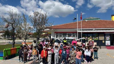 Afyonkarahisar’ın Şuhut ilçesinde Trafik Haftası etkinlikleri çerçevesinde geleceğin bilinçli sürücüleri