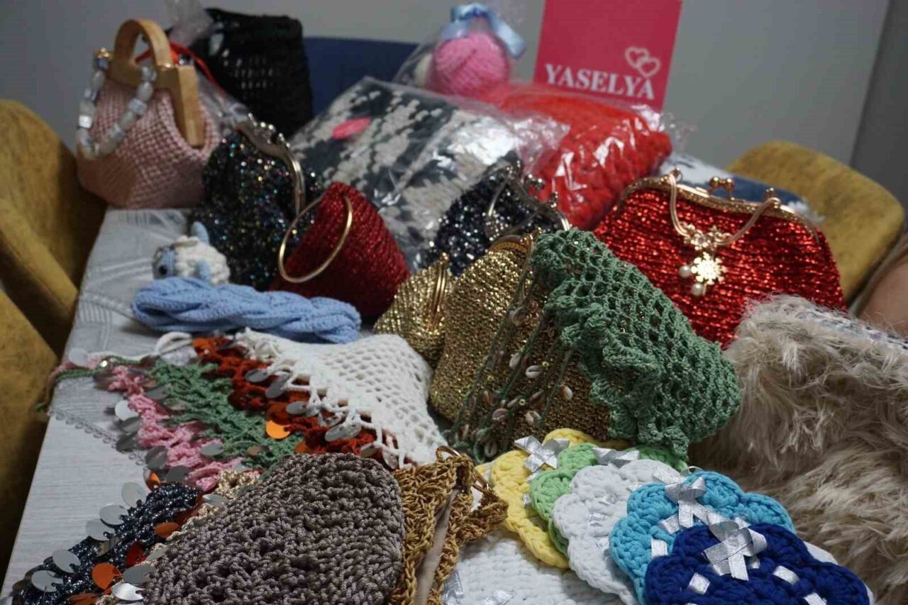 İzmirli kadın girişimci Hülya Biçer, unutulmaya yüz tutan geleneksel el