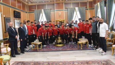 Yunusemre Belediye Başkanı Semih Balaban, Türkiye Şampiyonası öncesi U18 takımını