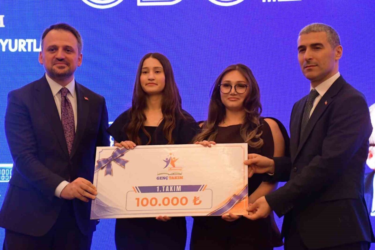 Afyonkarahisar’da üniversite öğrencileri yurtlarında kalan öğrencilerin okuma, gönüllülük, spor ve