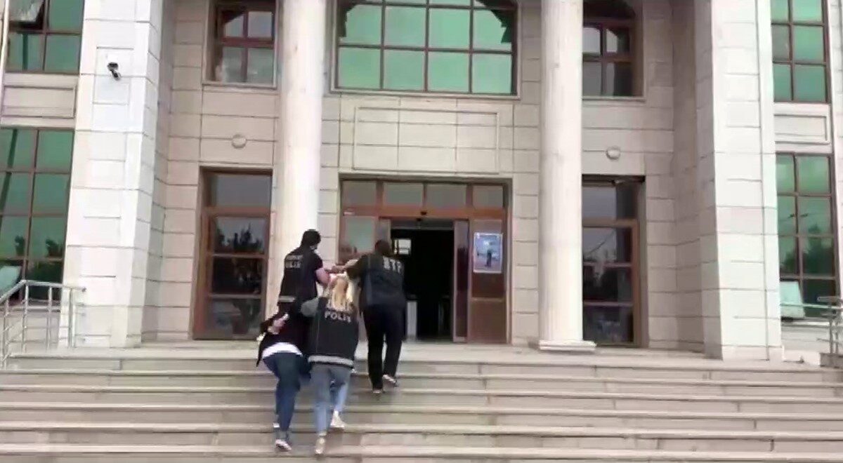 Hatay’da sokak ortasında uyuşturucu kullanarak kendinden geçen ve dona kalan