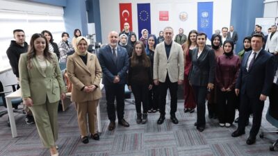 Sivas’ta “Bugünün Gençleri Geleceğin Meslekleri Projesi” kapsamında Dijital Gençlik Merkezleri