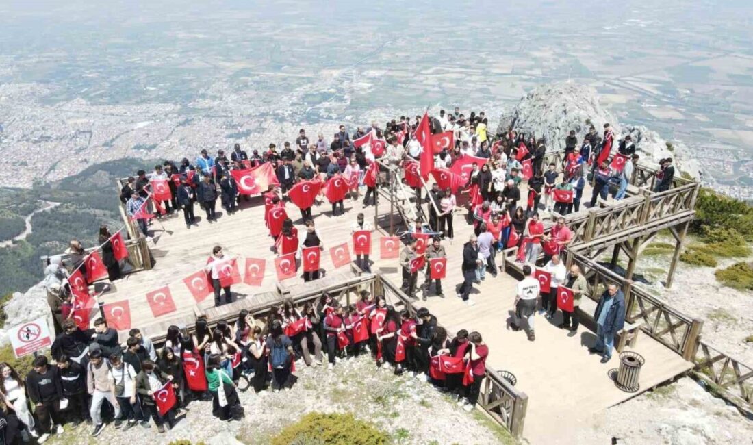 Manisa’da düzenlenen ’Maarifin Kalbinde Marifetli Gençler’ programında 17 okuldan yaklaşık