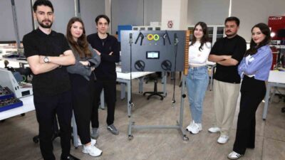 İzmir Ekonomi Üniversitesi (İEÜ) Mühendislik Fakültesi öğrencileri, yaşlıların ya da