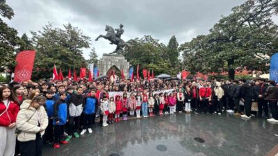 Samsun’da Gençlik Haftası’nın 107. yıl dolayısıyla Onur Anıtı’na çelenk bırakıldı.