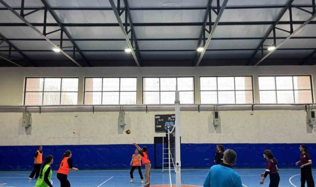 Kars’ın Susuz ilçesinde Gençlik Haftası etkinlikleri kapsamında düzenlenen liseler arası