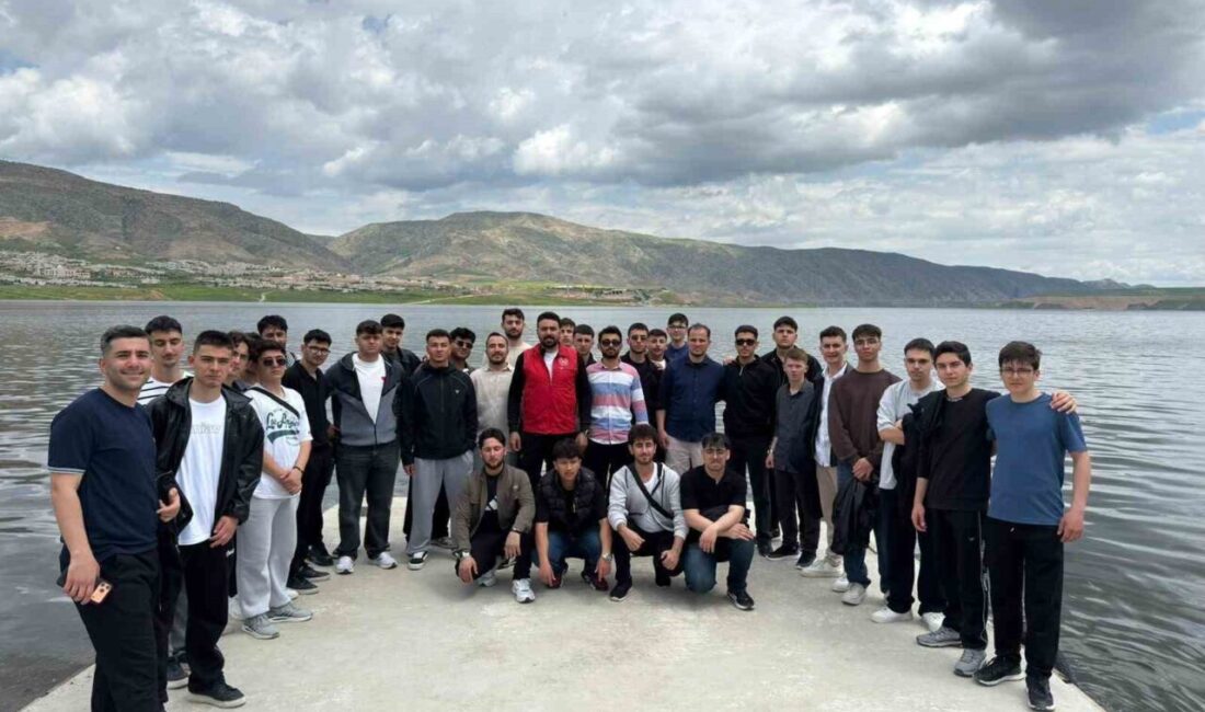 Bayburt Gençlik Merkezleri tarafından erkek öğrenci grubuna yönelik Hasankeyf ve
