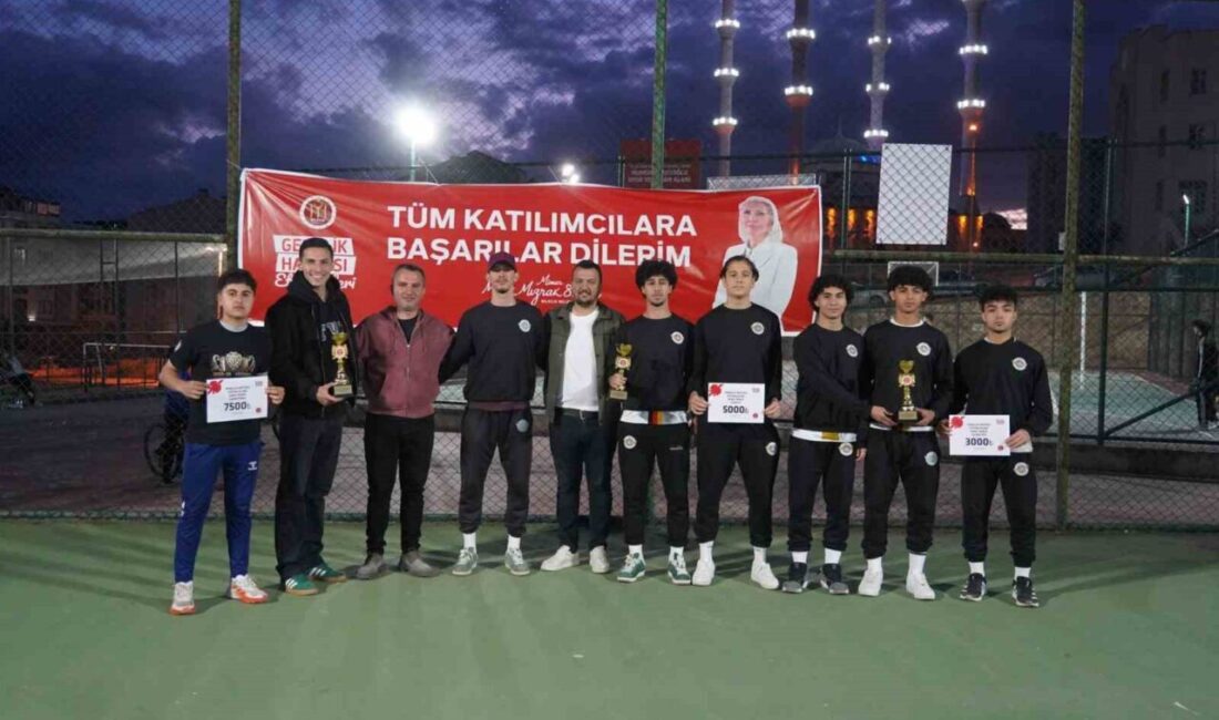 Bilecik’te gençlik turnuvalarında dereceye girenler ödüllerini aldı. Bilecik Belediyesi tarafından
