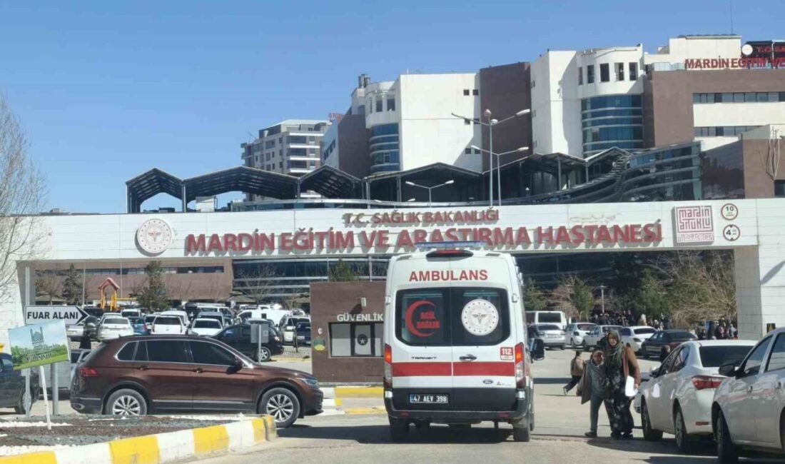 Mardin’in Artuklu ilçesinde evin yakınında geri manevra yapılan otomobilin altında