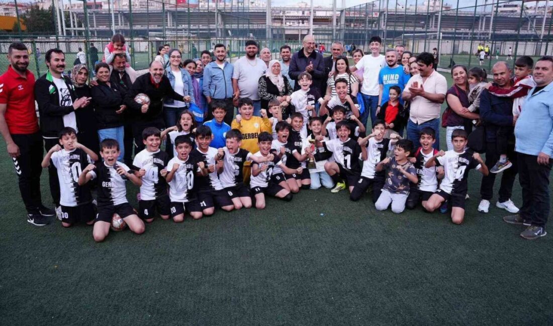 Aydın’ın Germencik ilçesinde Germencik Belediyespor U11 Takımı, sezonu namağlup tamamlayarak