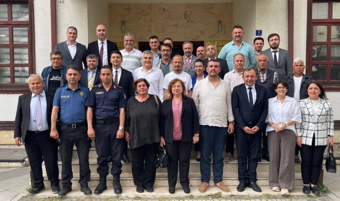 Aydın’ın Germencik ilçesinde Kurban Bayramı dolayısıyla düzenlenen bayramlaşma programında protokol