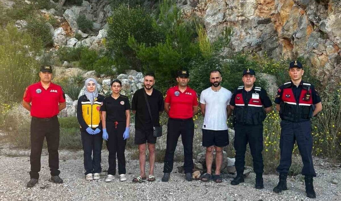 Antalya’da yürüyüş ve gezi amacıyla çıktıkları Gizli Koy mevkiinde sarp