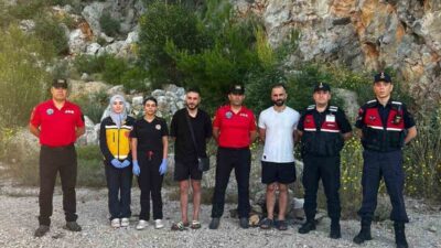 Antalya’da yürüyüş ve gezi amacıyla çıktıkları Gizli Koy mevkiinde sarp