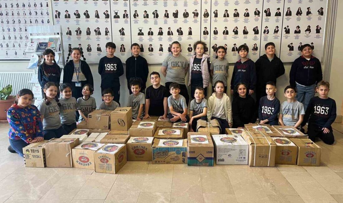 GKV Özel İlkokulu 3. sınıf öğrencileri, yürüttükleri anlamlı kitap toplama