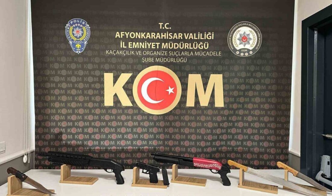 Afyonkarahisar’da irtibata geçtikleri işyerlerinin sahiplerinden ’Glock Organize Suç Örgütü’ suç