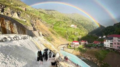 Giresun’un önemli turizm destinasyonları arasında yer alan Göksu Travertenleri’nde oluşan