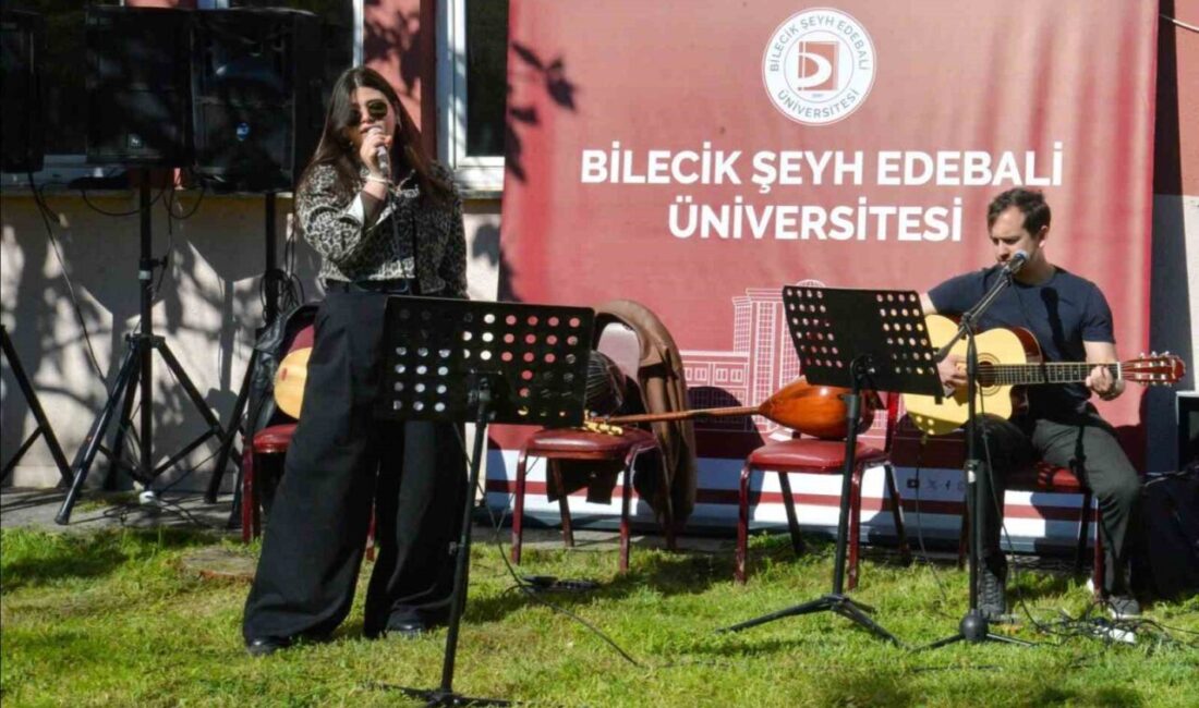 Bilecik Şeyh Edebali Üniversitesi Gölpazarı Kampüsünde düzenlenen Kampüs Konserleri etkinliği