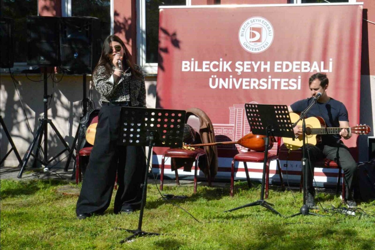 Bilecik Şeyh Edebali Üniversitesi Gölpazarı Kampüsünde düzenlenen Kampüs Konserleri etkinliği