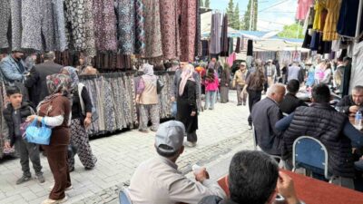 Manisa’nın Gördes ilçesinde Kurban Bayramı’na sayılı günler kala ilçe pazarında