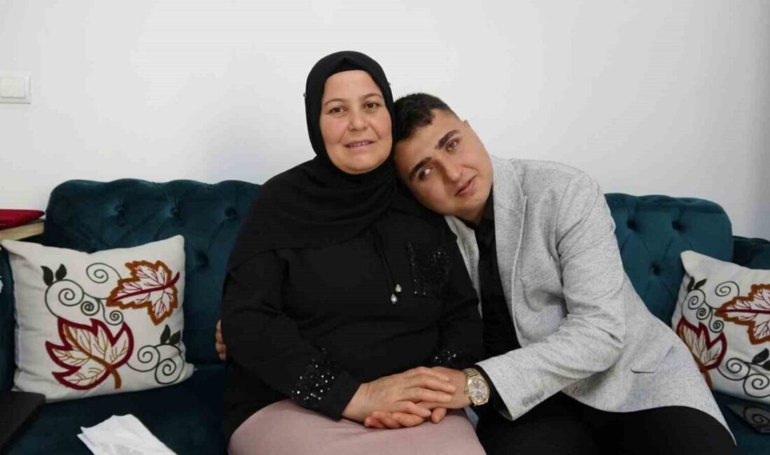 Gaziantep’te yaşayan Leyla Durmuş, 21 yaşındaki görme engelli oğlu Mehmet