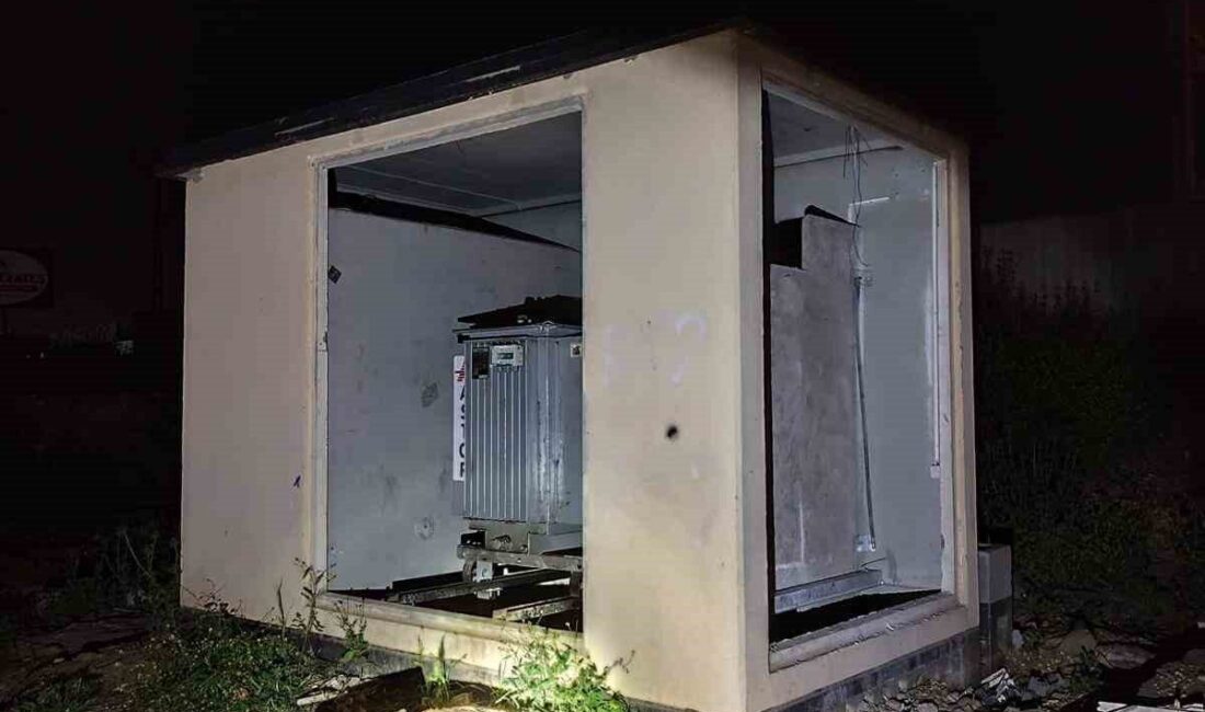 Hatay’ın Kırıkhan ilçesinde, trafo binasında yaşanan hırsızlık olayı, enerji altyapısını