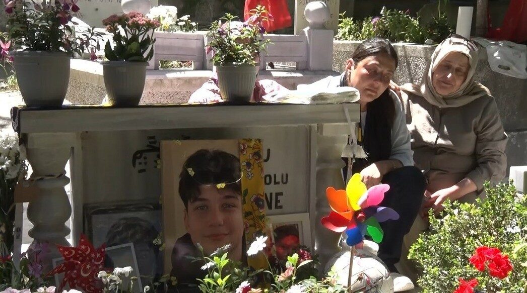 Güngören’de bıçaklanarak öldürülen Atlas Çağlayan’ın annesi Gülhan Ünlü, bayramın ilk