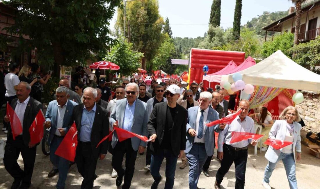 Aydın’ın Söke ilçesine bağlı Güllübahçe Mahallesi’nde düzenlenen 2. Priene Kültür