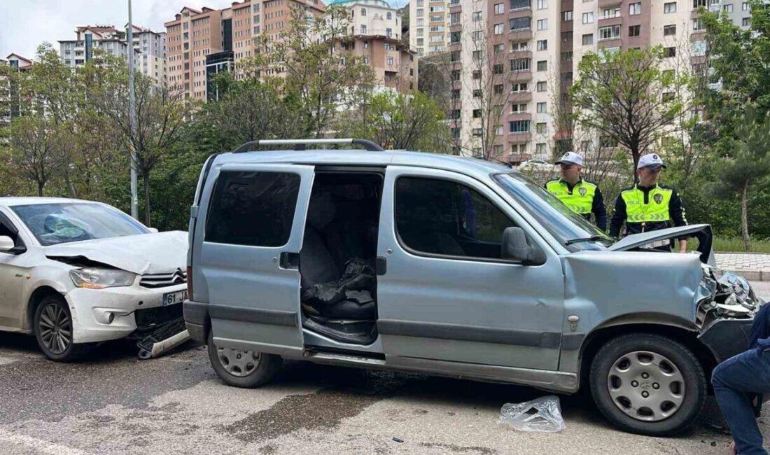 Gümüşhane’de meydana gelen 4 araçlı zincirleme trafik kazasında 4 kişi