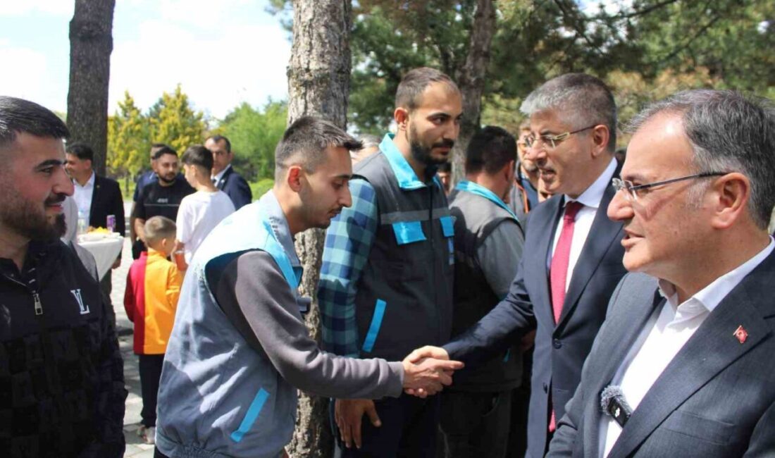 Kayseri’nin Hacılar ilçesinde bayramlaşma programı düzenlendi. Hacılar Belediyesi tarafından 15