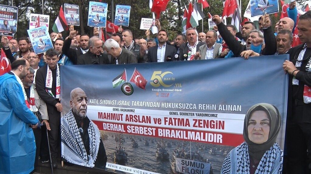 Hak İşçi Sendikaları Konfederasyonu (HAK-İŞ) üyeleri, İsrail’in Ankara Büyükelçiliği önünde