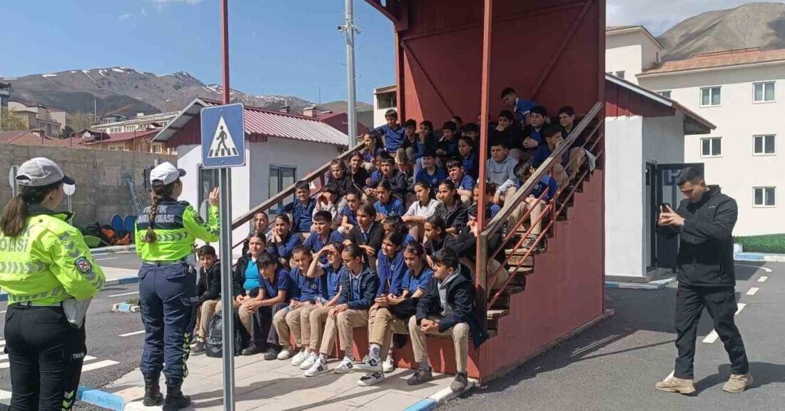 Hakkari Emniyet Müdürlüğü Trafik Tescil ve Denetleme Şube Müdürlüğü ekiplerince