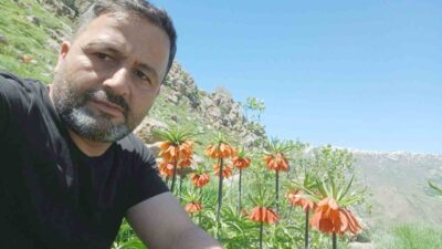 Hakkari’nin Durankaya beldesi Bağlarbaşı zirvesine çıkan doğasever Ferhat Reisoğlu, 2