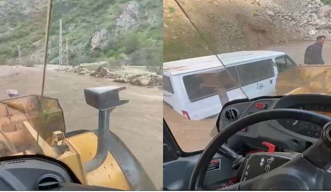 Hakkari’de derenin taşması sonucu yolda mahsur kalan minibüs, 3 saatlik