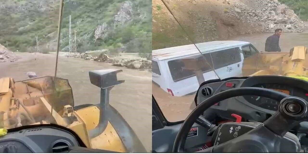 Hakkari’de derenin taşması sonucu yolda mahsur kalan minibüs, 3 saatlik