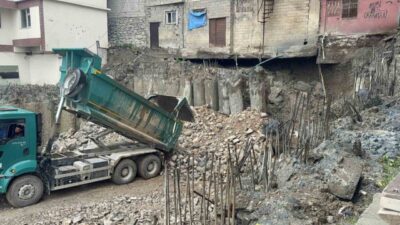 Hakkari’de toplum sağlığı merkezinin temel kazısı sonrası meydana gelen zemin